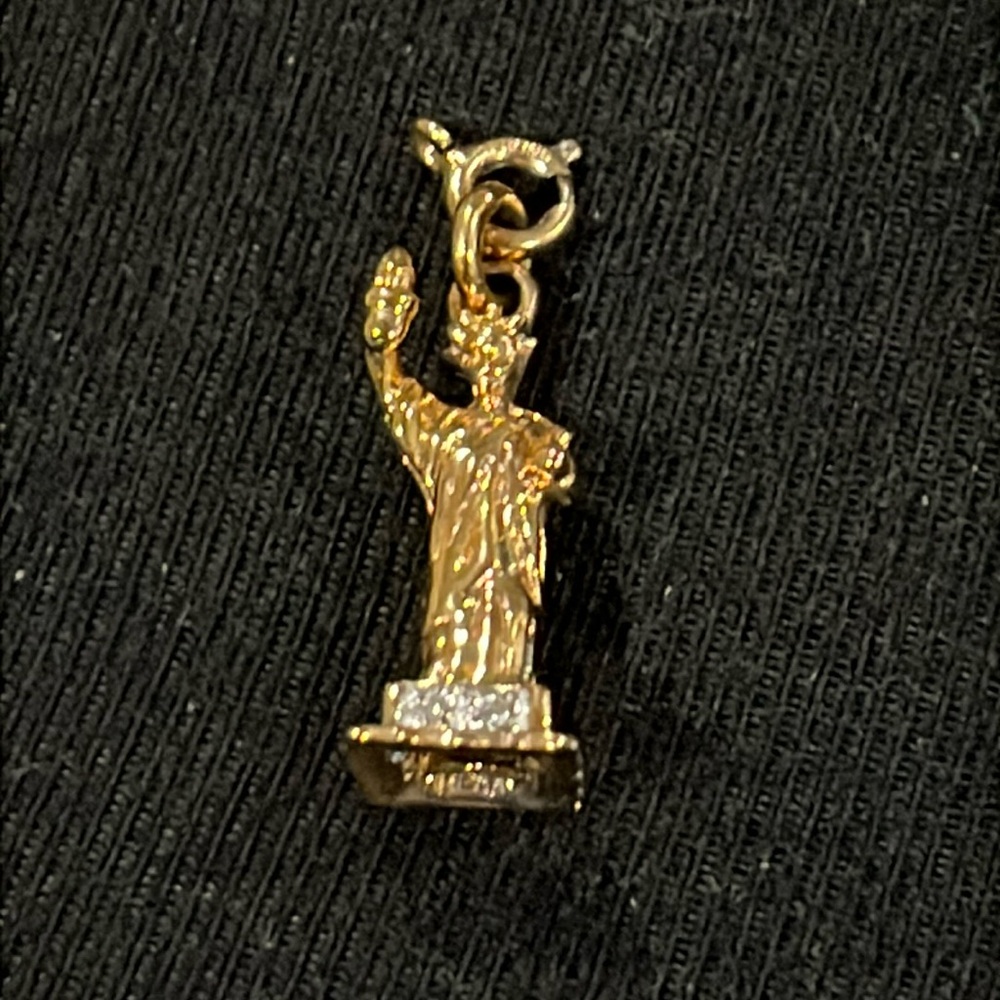 VICTORIA WIECK Beverly Hills Charm .925 Gold Sterling Silver STATUE OF LIBERTY